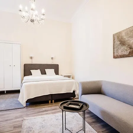 Andrassy 13 Center *