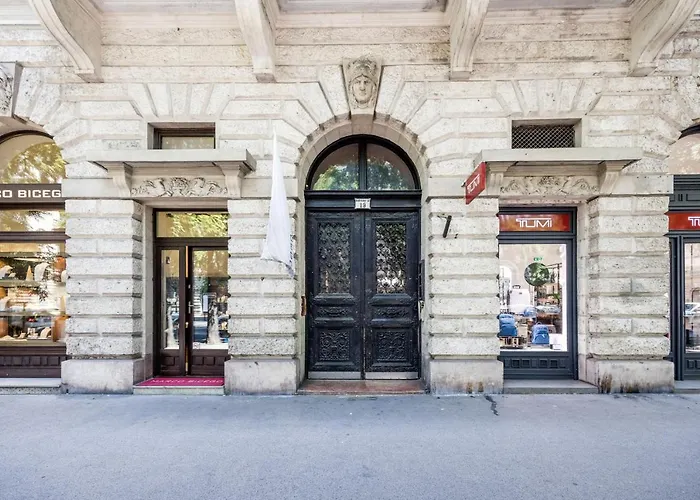 Andrassy 13 Center *