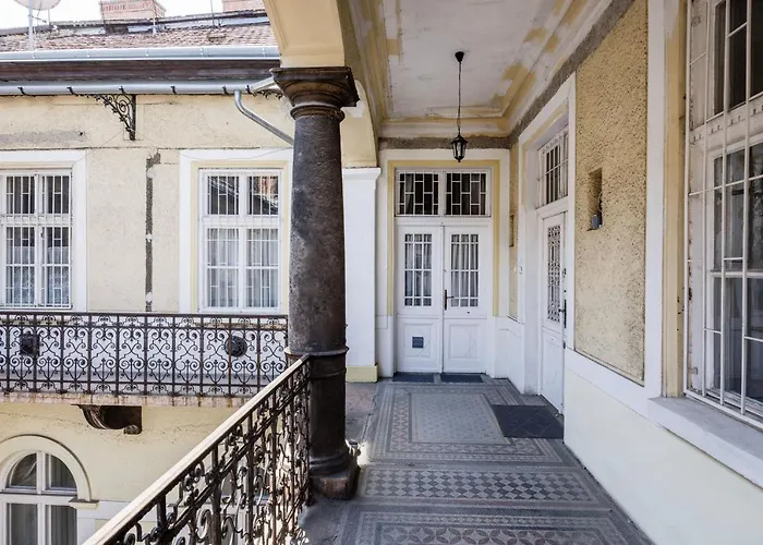 Andrassy 13 Center Apartman *