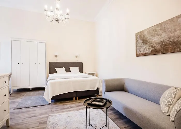 Andrassy 13 Center *